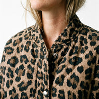 Bomberjack dames luipaardprint detail