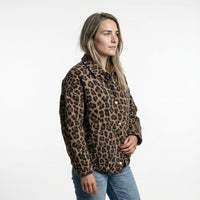 Bomberjack dames luipaardprint zijaanzicht